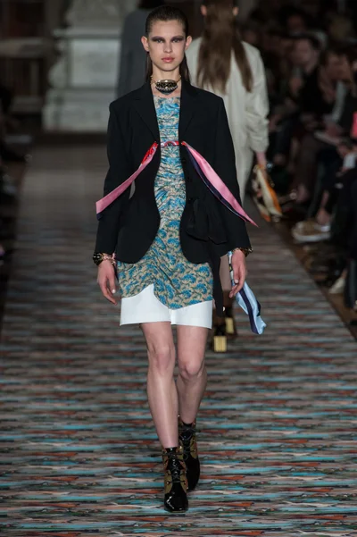 Look 10